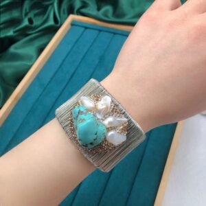 Female Versatile Design A Luxurious Baroque Bracelet